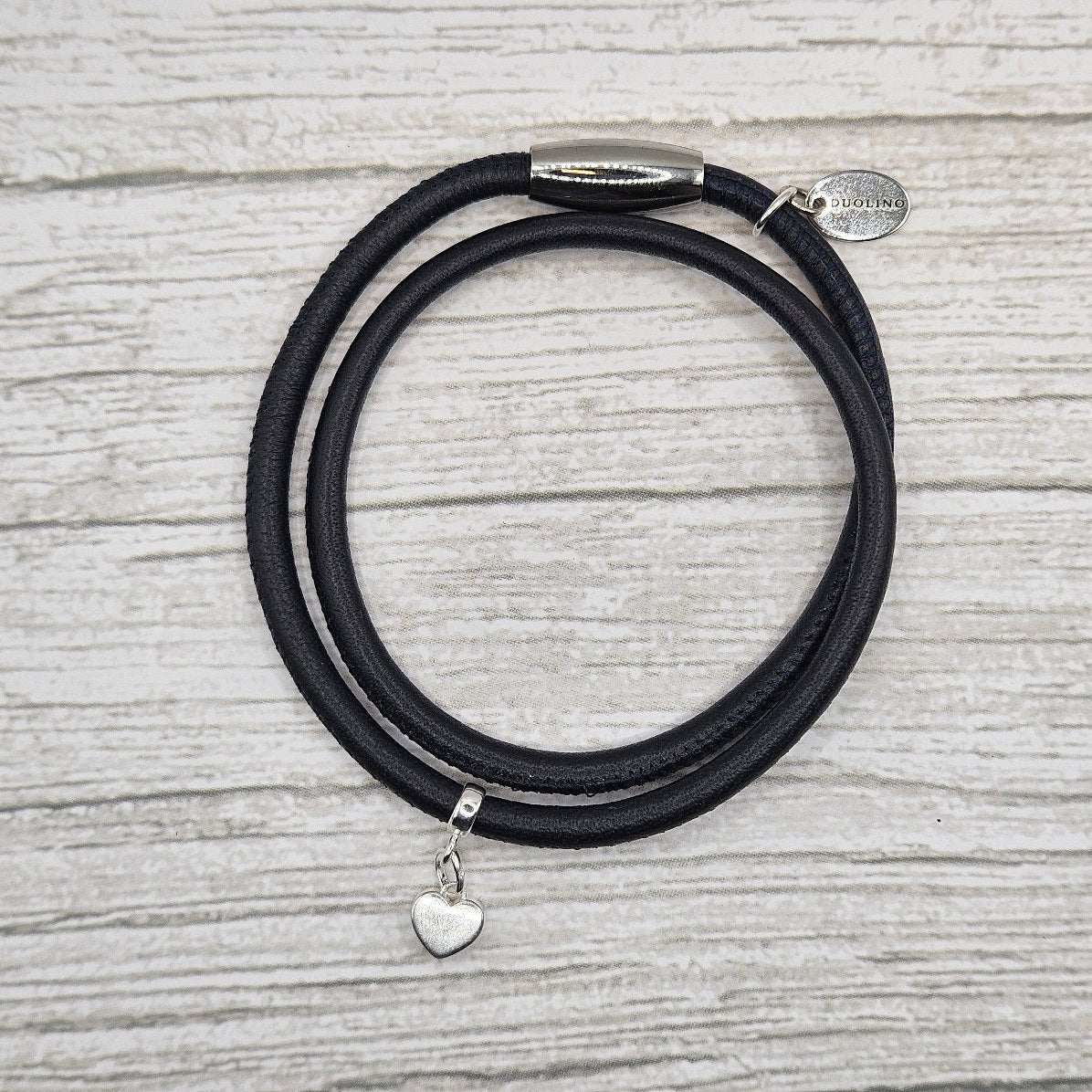 Zweireihiges Lederarmband ANTONIA mit Herzcharm aus Silber - Duolino Design